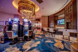 klikvegas138 mobile app interface showing slots and live casino options